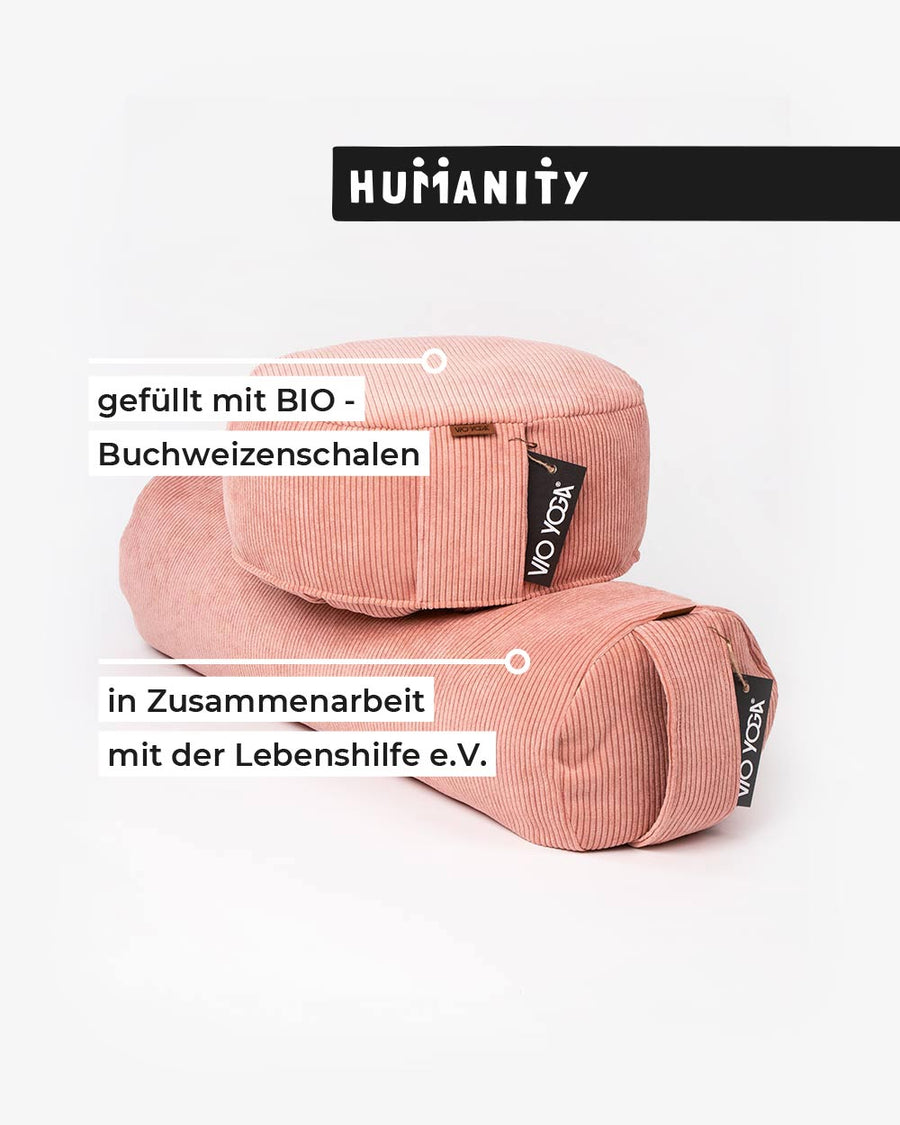 Yoga Bolster Rosa mit Bio-Buchweizenschalenfüllung, Bezug waschbar, Made in Germany - hier mit passendem Yoga Kissen.