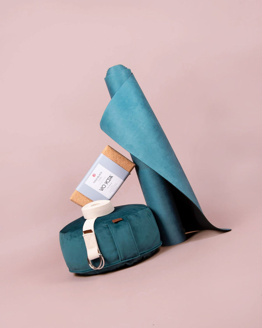 Yoga Set Plus Petrol mit Yogamatte, Meditationskissen, Yogablock und Gurt